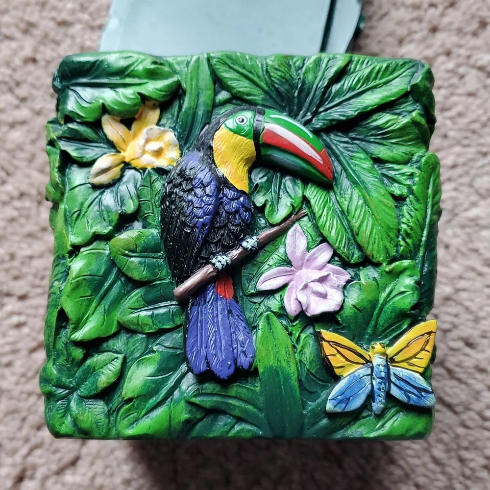 Tropical Green Bathroom Set with Safari Design